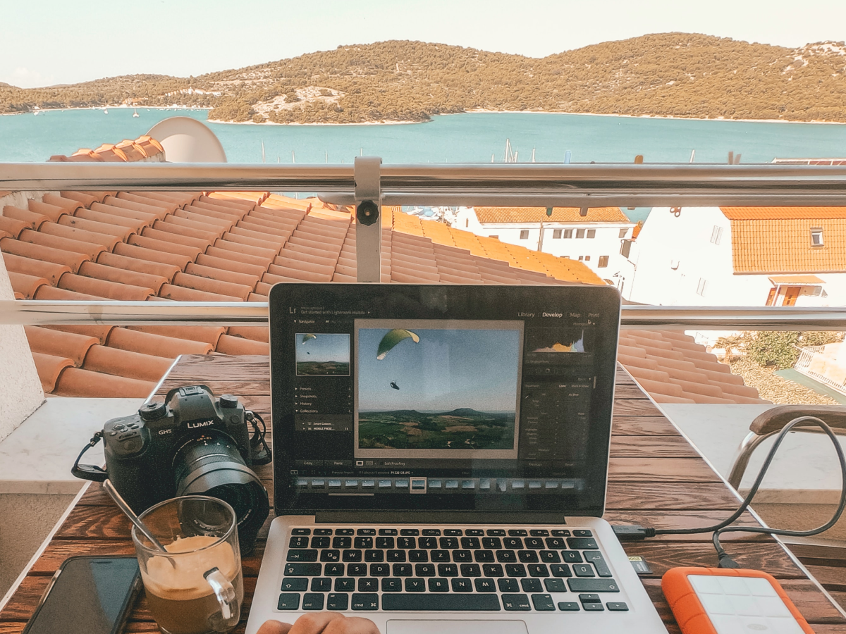 Asynchronous work complete work anywhere