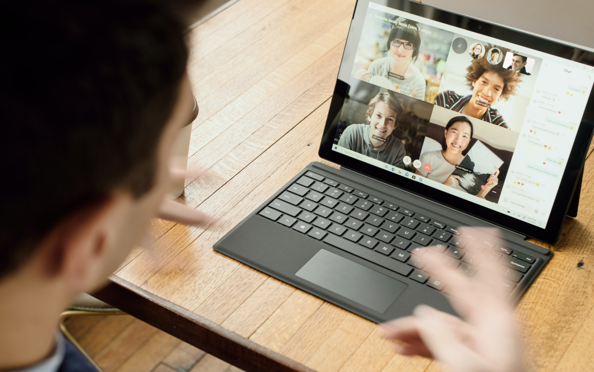 how to improve your work performance: team meeting for culture